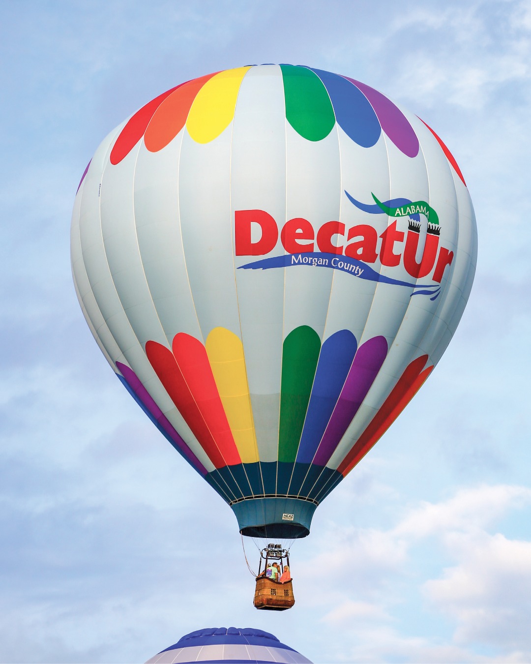 Each Memorial Day weekend, colorful hot air balloons fill the skies during the Alabama Jubilee Hot Air Balloon Classic. 🎈This beloved North Alabama tradition features balloon glows, live entertainment, arts and crafts vendors, and family fun for all ages.
