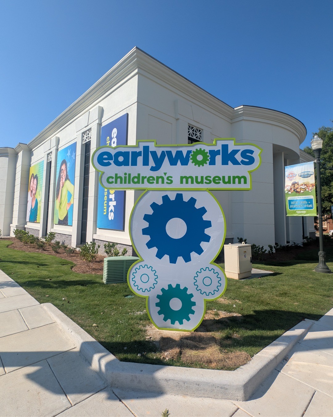 Hands-on fun and imagination come together at EarlyWorks Children’s Museum. 🔍 With interactive exhibits, educational play spaces, and family-friendly events throughout the year, it’s a favorite destination for curious young minds.